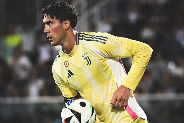 Pemain Juventus, Dusan Vlahovic, dalam laga melawan Brest di pramusim 2024/2025 (c) Instagram/juventus